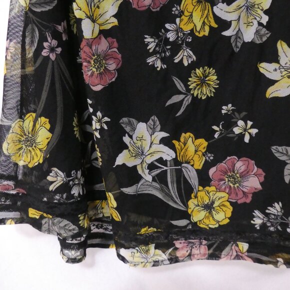 LOVE & LEGEND | 1X | Floral Print Blouse With Ruffled Sleeves - Picture 7 of 13